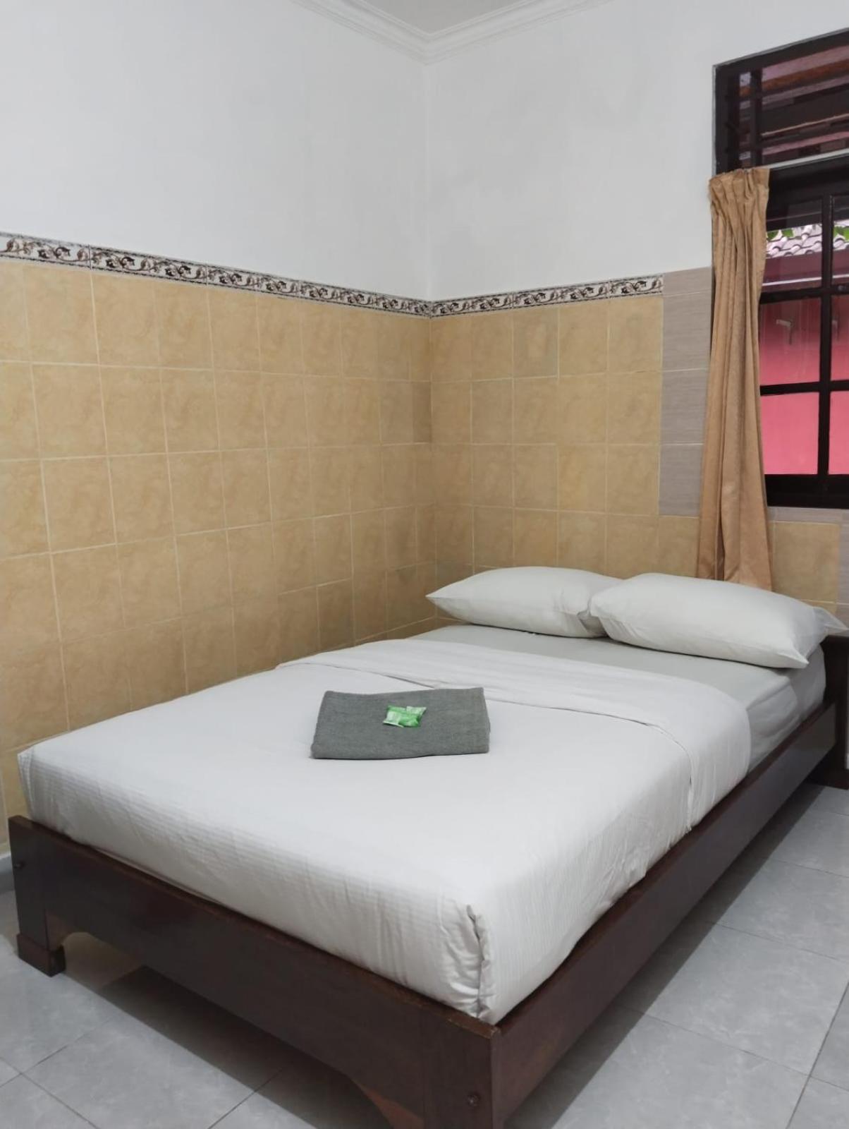 Hotel Lestari Gilimanuk Exteriör bild