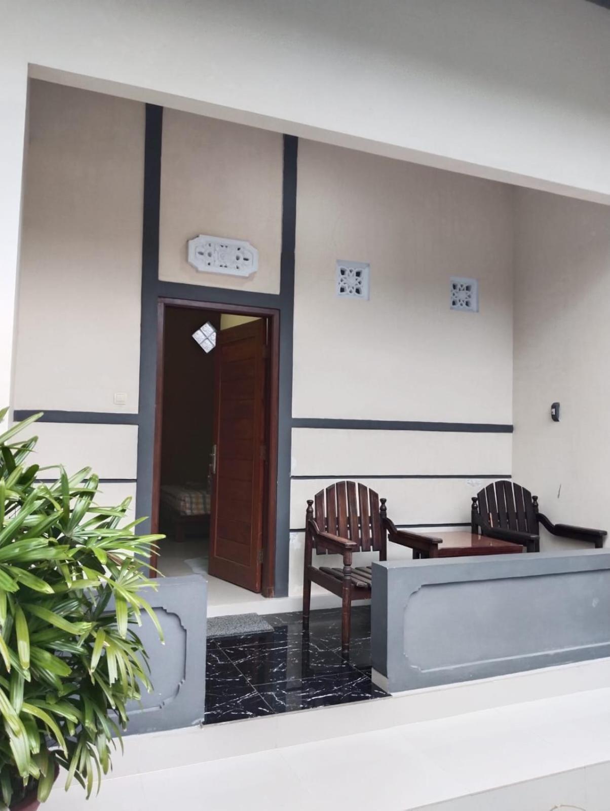 Hotel Lestari Gilimanuk Exteriör bild